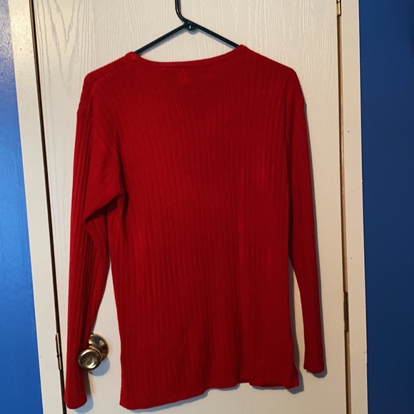 Red sweater - Picture 2 of 6